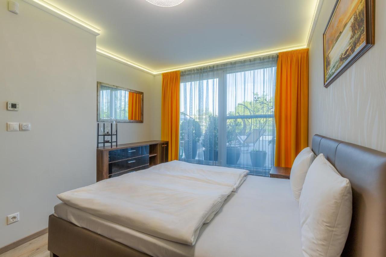 Апартаменты Admiral Luxury IV Apartman By Bltn Шиофок Экстерьер фото